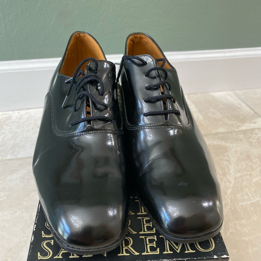 Black shiny men’s shoes made in France.